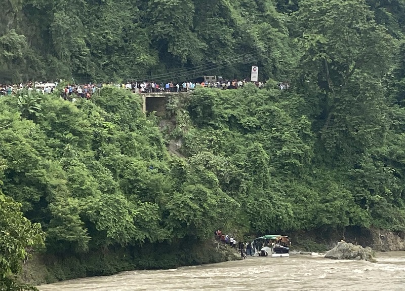 त्रिशूली नदीमा बस खस्यो, विस्तृत विवरण आउन बाँकी