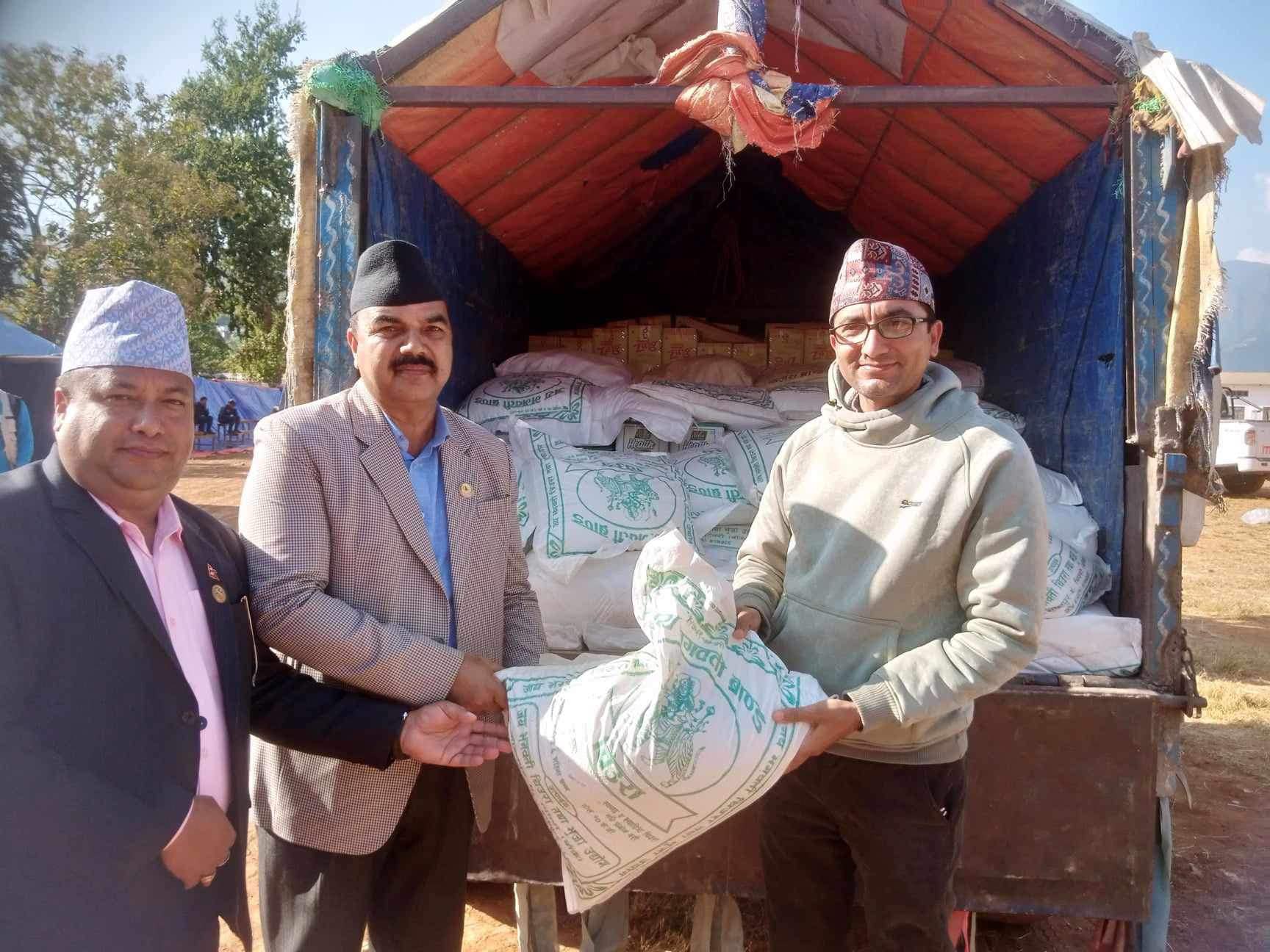 राहत लिएर सांसद घिमिरे र गाउँपालिका अध्यक्ष पौडेल जाजरकोटमा