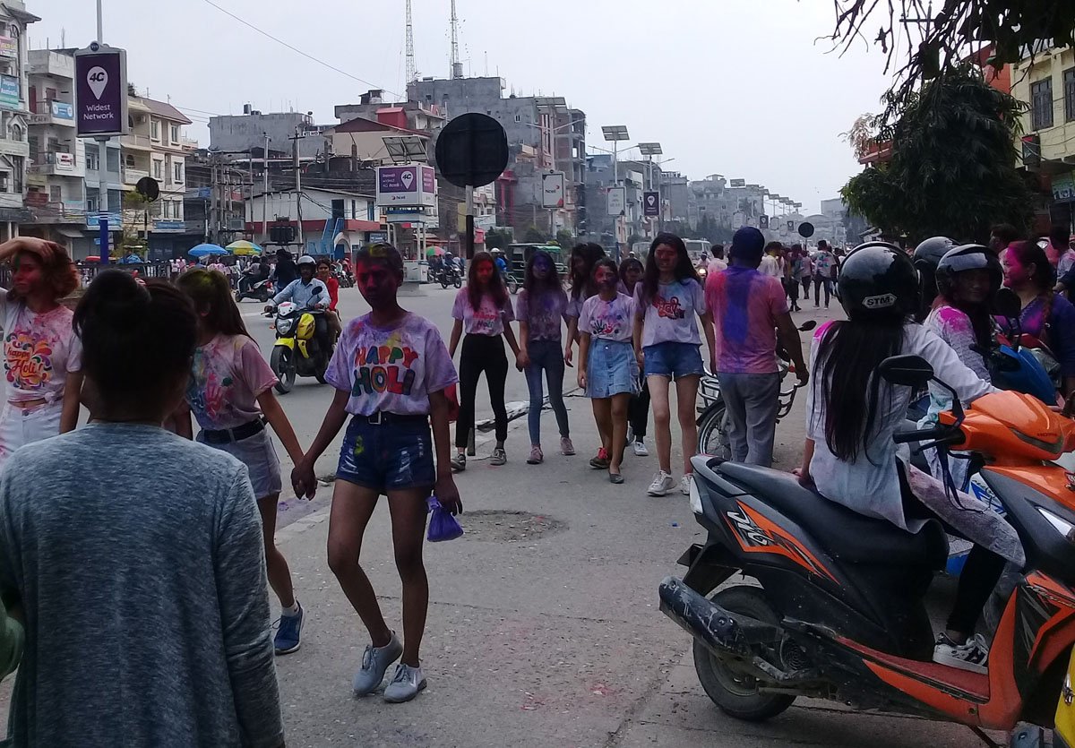पहाडी क्षेत्रमा आज हाेली पर्व मनाइँदै