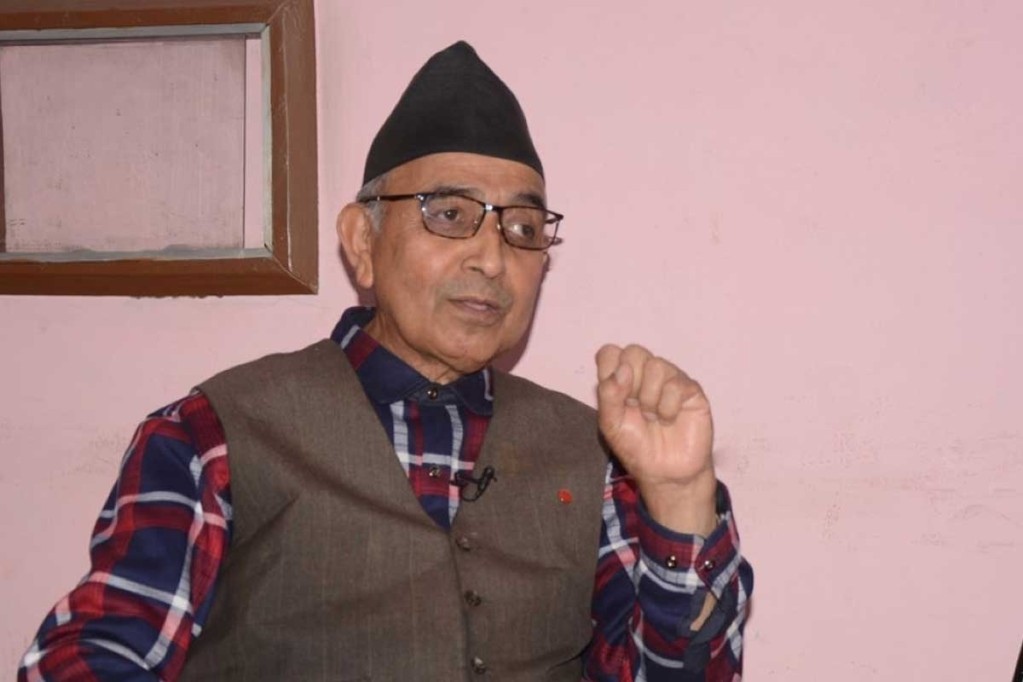 राप्रपाको मञ्चमा सिपी मैनालीले गरे राजाको तारिफ 
