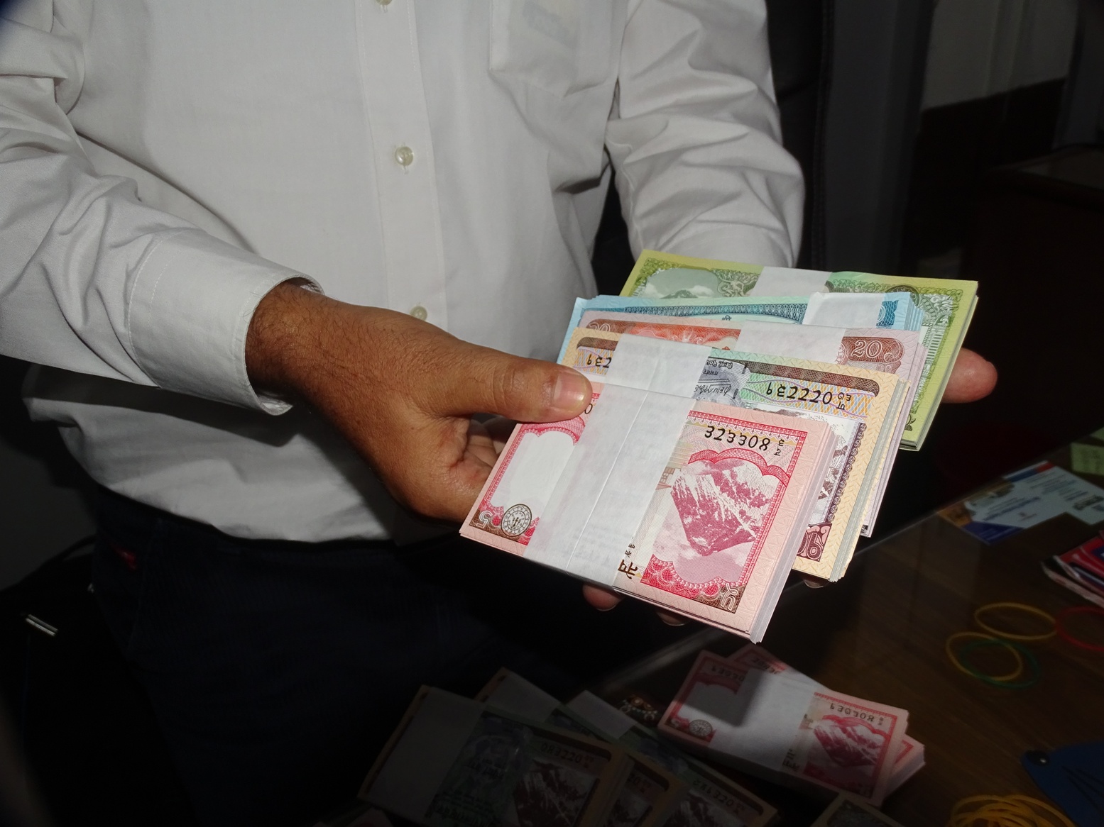 भैरहवाको राष्ट्र बैंकमा नयाँ नोटले ल्यायो दशैंको रौनक
