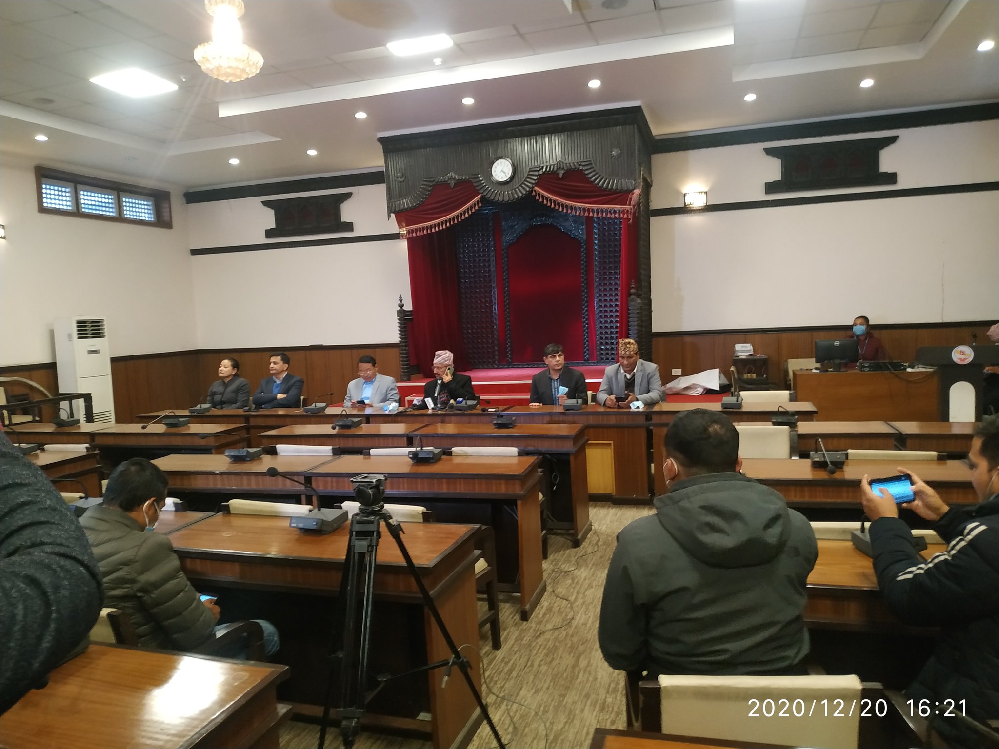 सात मन्त्रीको सामूहिक राजीनामा 