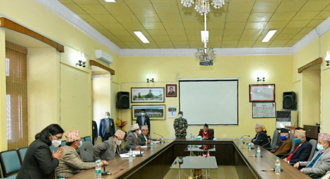 प्रधानमन्त्रीले आयोगलाई भने : निर्वाचनको कामलाई निरन्तर अघि बढाउनुस्