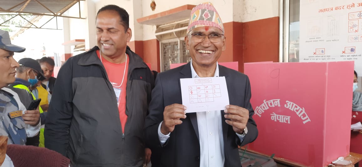 एमाले उपाध्यक्ष पौडेलद्वारा मतदान