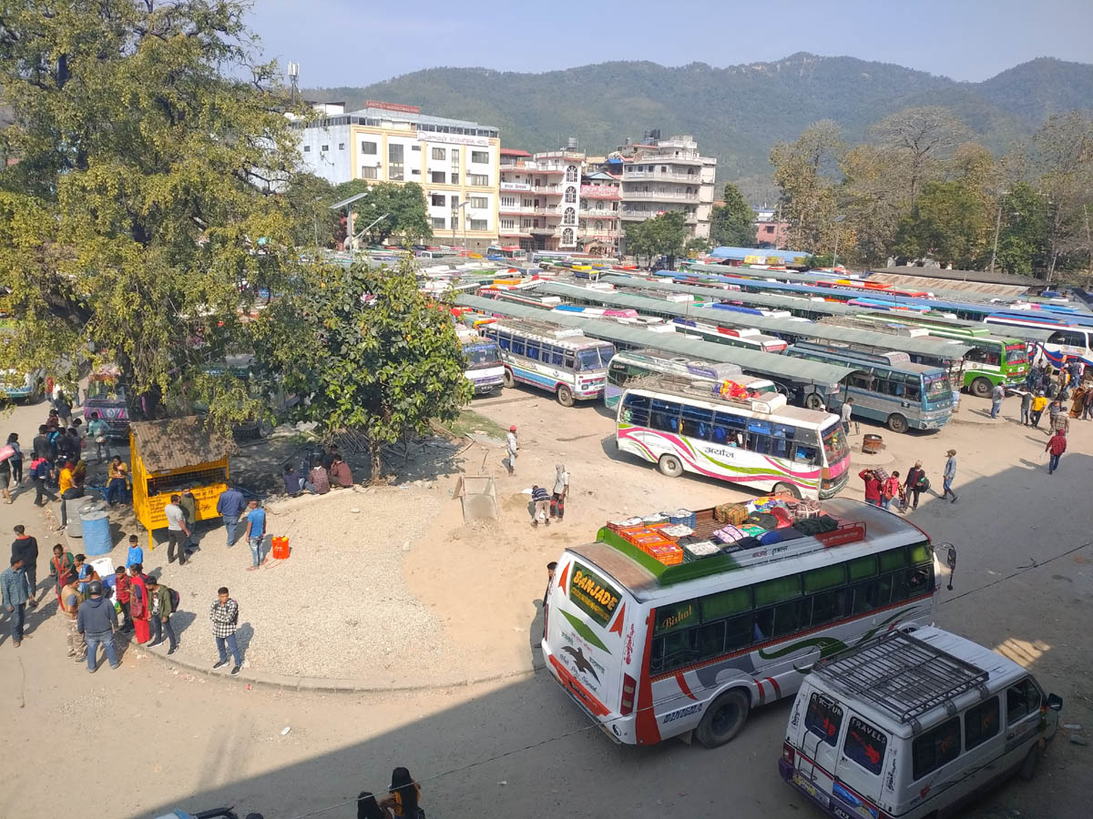 निषेधाज्ञा हुने भएपछि बुटवलबाट गाउँ फर्कनेको चहलपहल