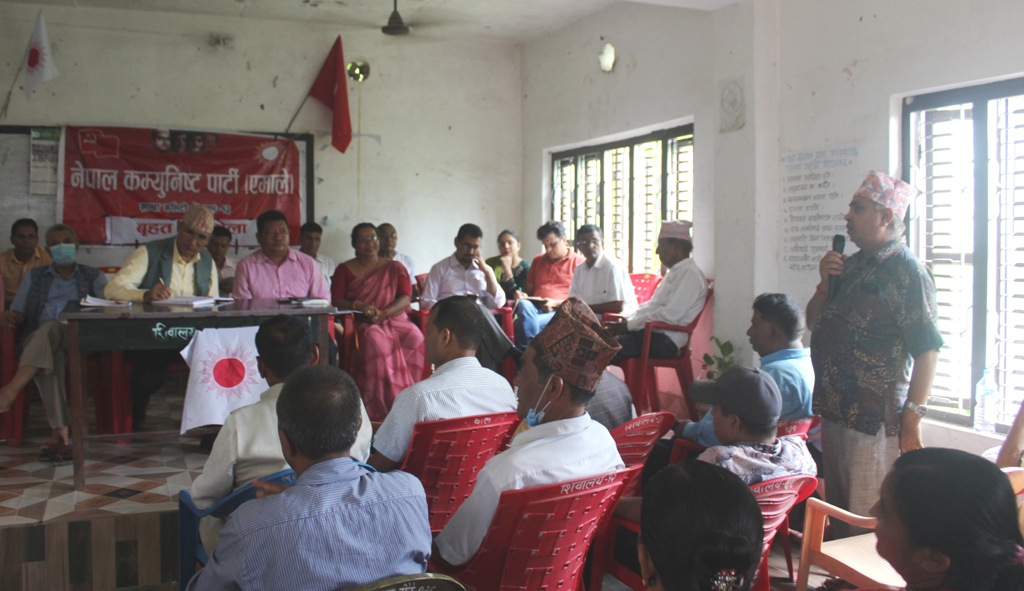 जनताका गुनासा सुन्न एमाले उपाध्यक्ष पौडेल वडावडामा