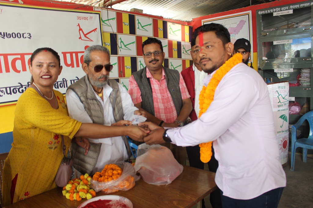 लोसपाका नेता थारु राप्रपामा प्रवेश