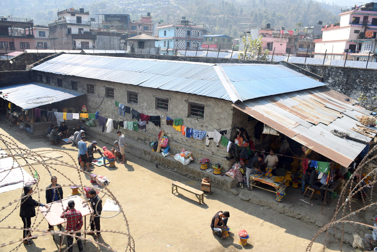 उडुस मार्दै रात काट्दै कैन्दीबन्दी