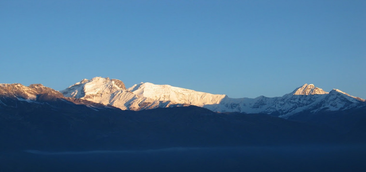 लाङ्टाङ र गोसाइँकुण्डको रोञ्चकारी पदयात्रामा निस्कने होइन ?