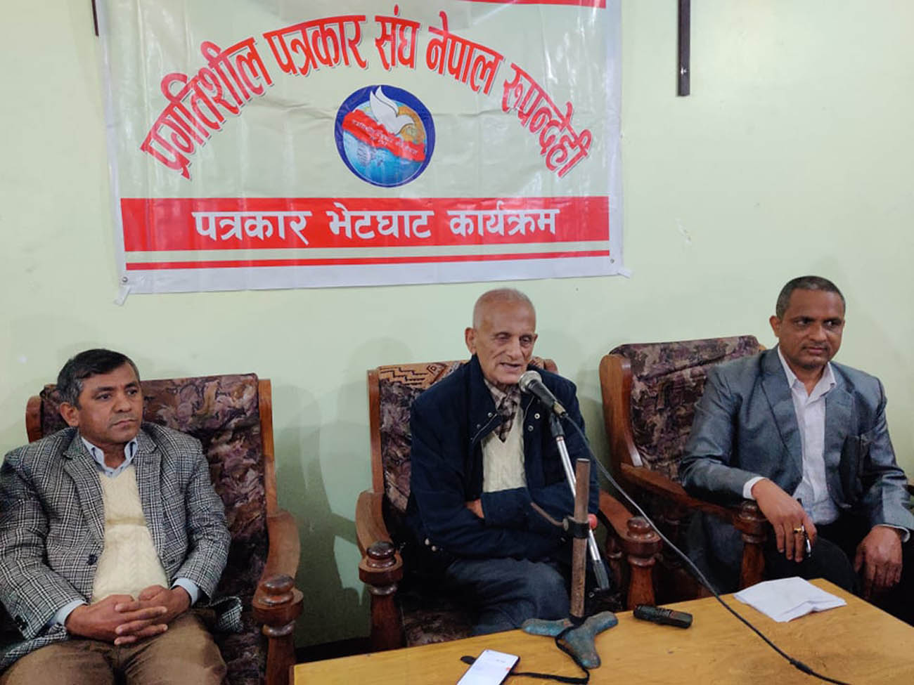 केपी ओलीले राजीनामा दिएर मार्ग प्रशस्त गर्नुपर्छः मोहनविक्रम