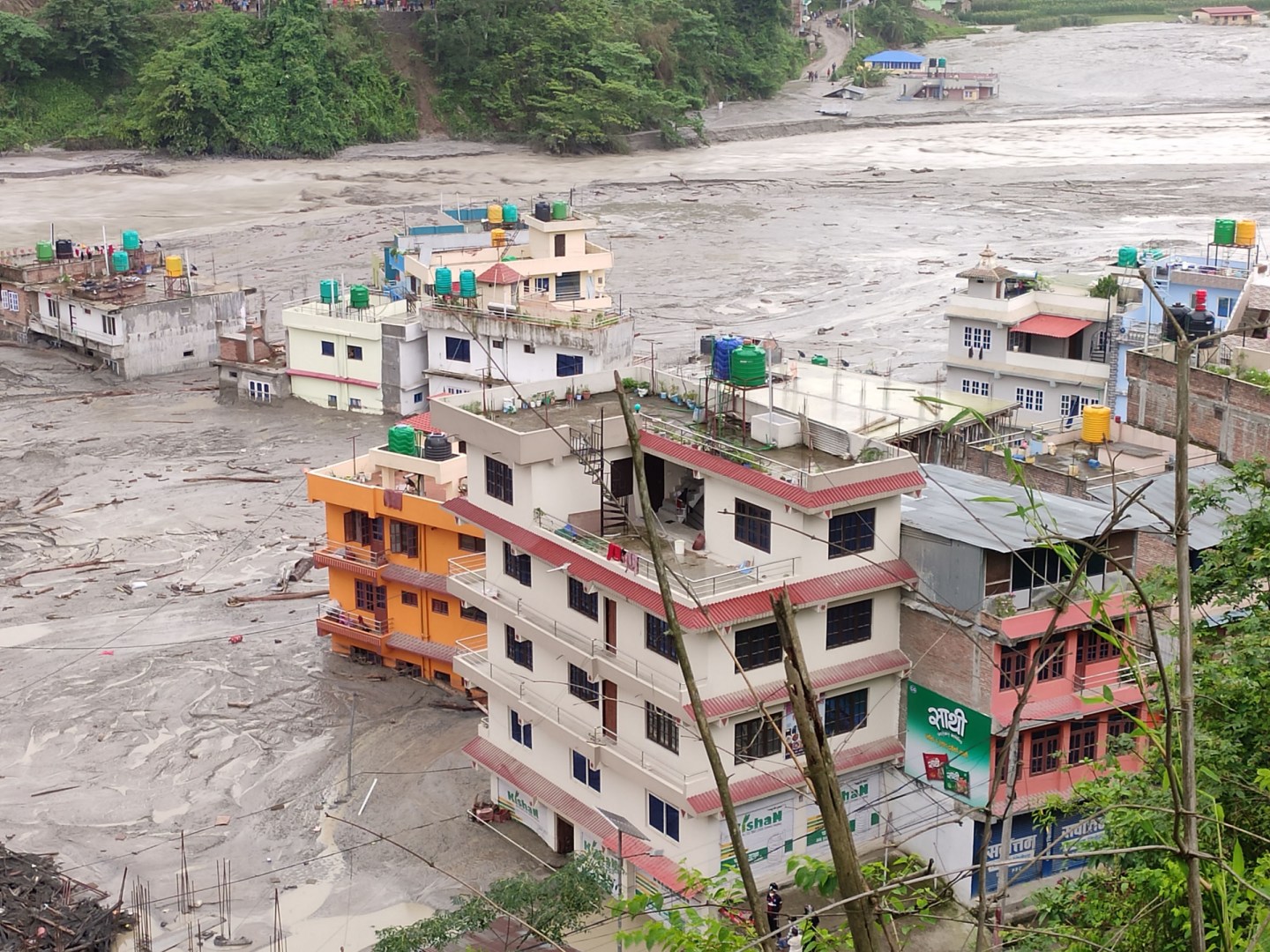 मेलम्चीमा फेरि आयो बाढी, स्थानीय सन्त्रासमा 