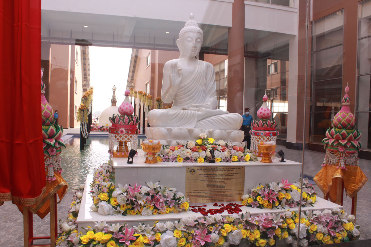 गौतमबुद्ध अन्तर्राष्ट्रिय विमानस्थलमा बुद्ध मुर्ति अनावरण, लुम्बिनीको गुरुयोजना कार्यान्वयन हुनुपर्नेमा जोड