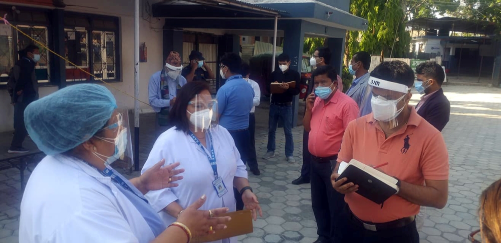 प्रदेशका स्वास्थ्यमन्त्री श्रेष्ठद्वारा राप्ती स्वास्थ्य प्रतिष्ठानको निरीक्षण