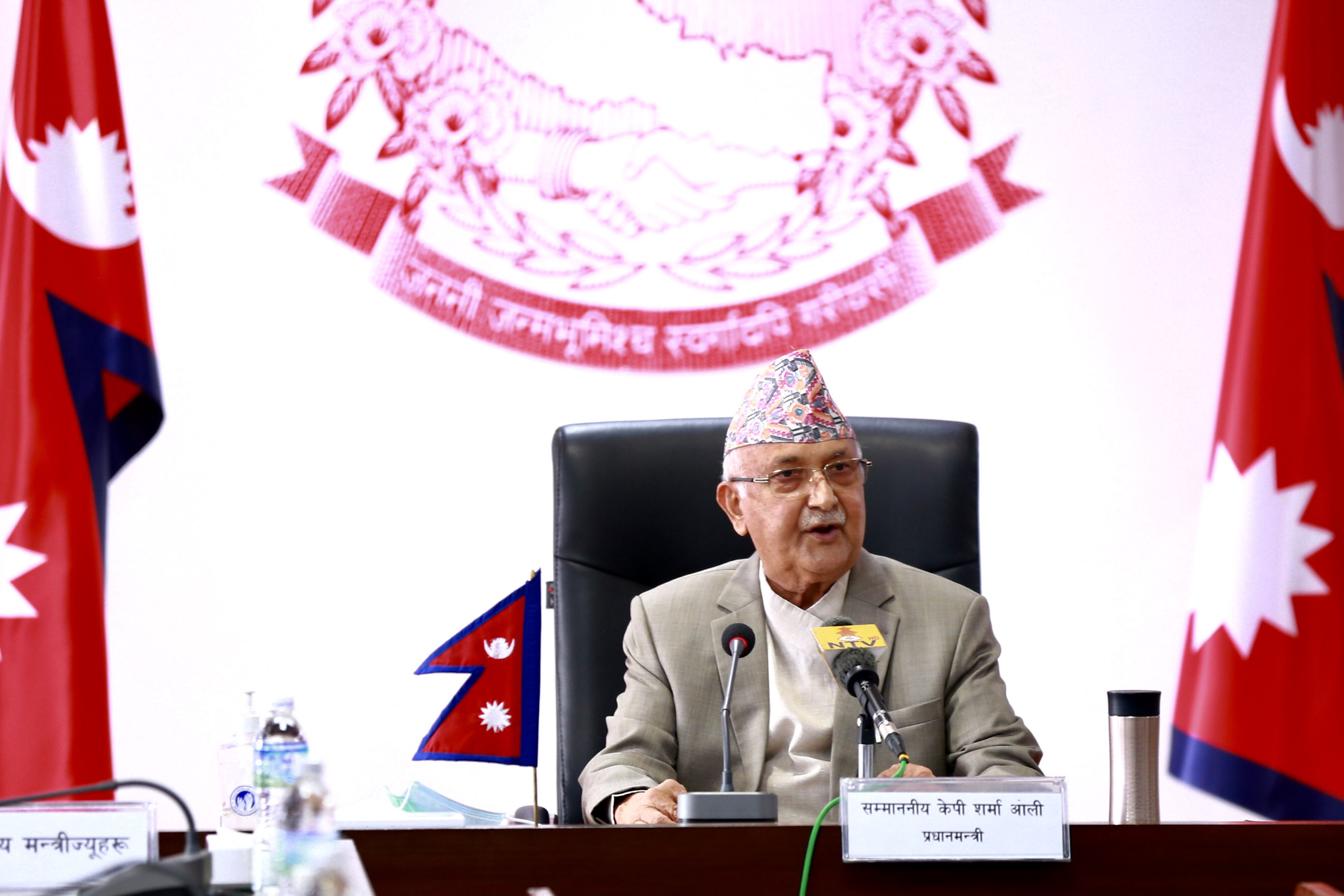 अदालतले राजनीतिक विषयमा हात हालेको छ: ओली