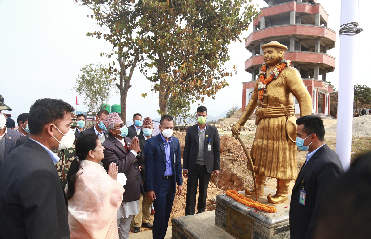 राष्ट्रपतिद्वारा कालु पाँडेको समाधिस्थलमा पुष्पगुच्छा अर्पण
