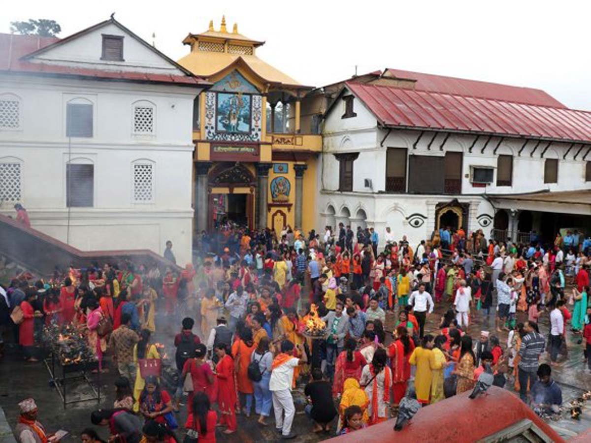 पशुपतिनाथमा साढे दुई लाख दर्शनार्थीले गरे दर्शन