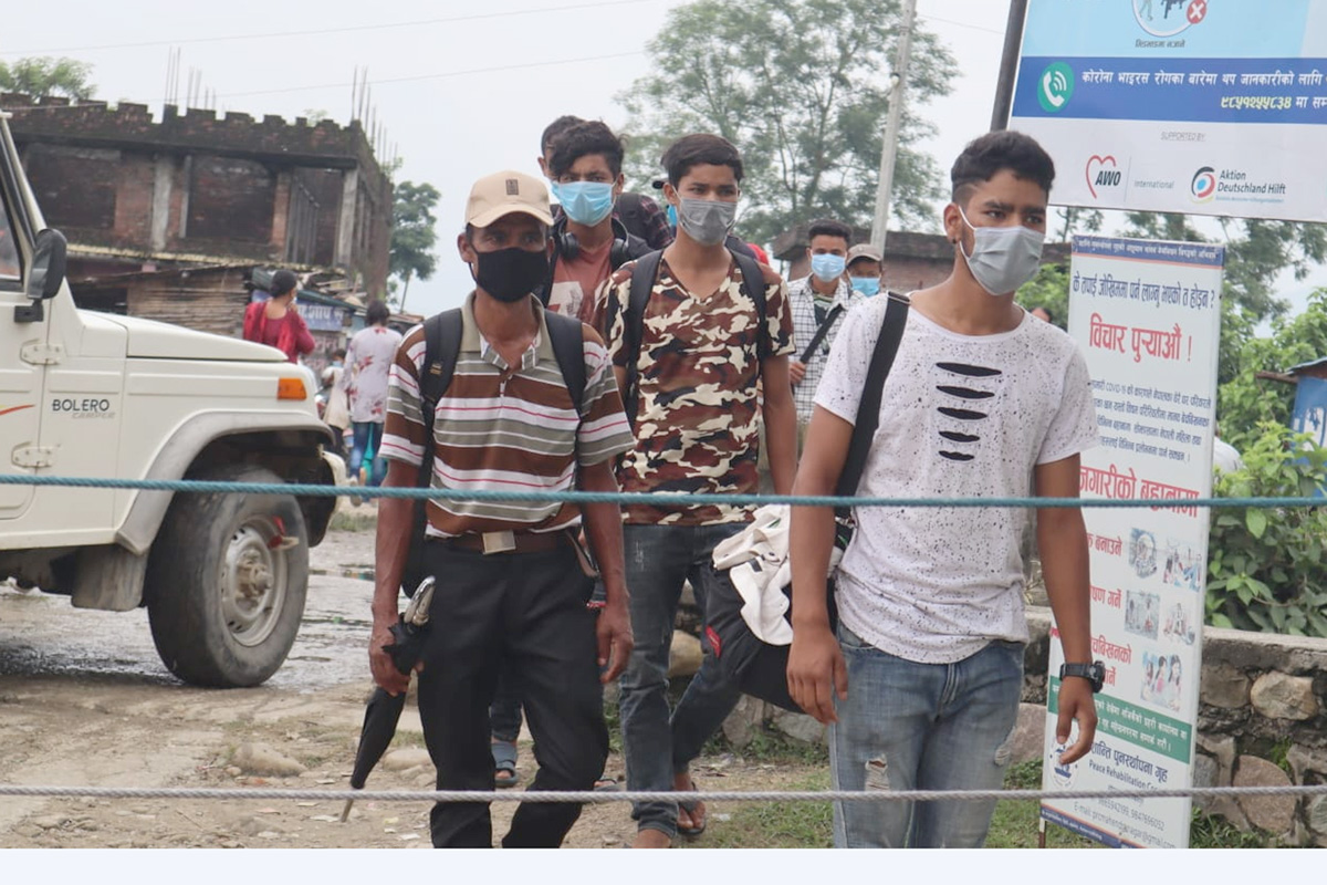 महामारीमै भारत जानेहरु भन्छन्-‘रोगभन्दा भोकको चिन्ता भयो’