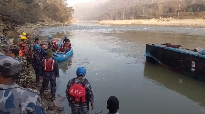 कपिलवस्तुबाट काठमाडौँ जाँदै गरेको बस त्रिशूलीमा खस्यो: ४ जनाको  घटनास्थलमै मृत्यु