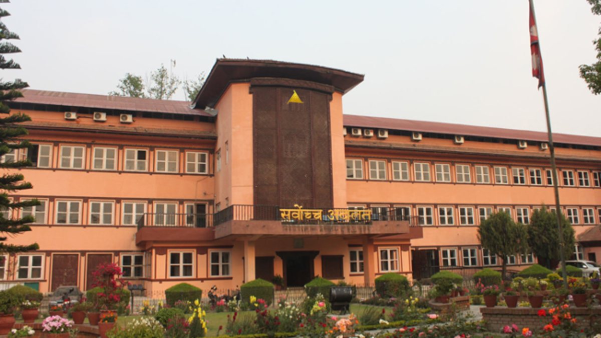 सचिव राउतलाई २४ घण्टाभित्र अदालत उपस्थित गराउन सर्वोच्चको आदेश