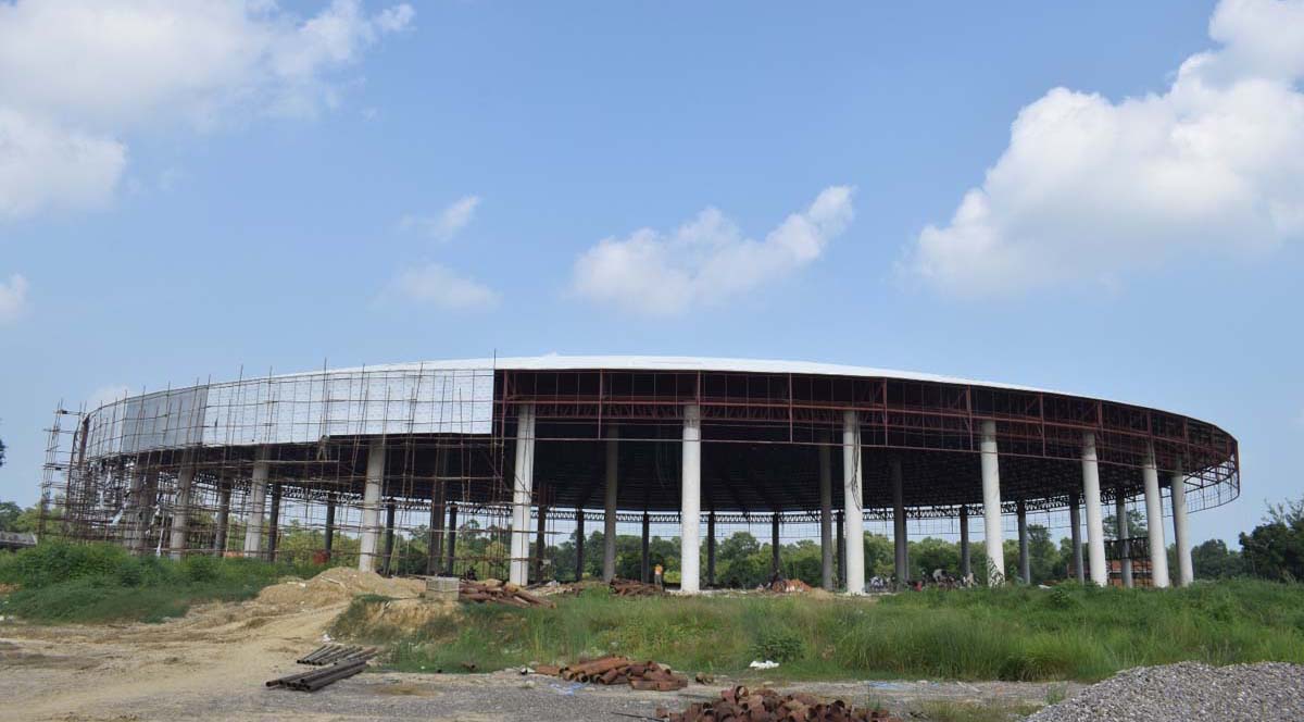निर्माणाधीन सभाहल ।