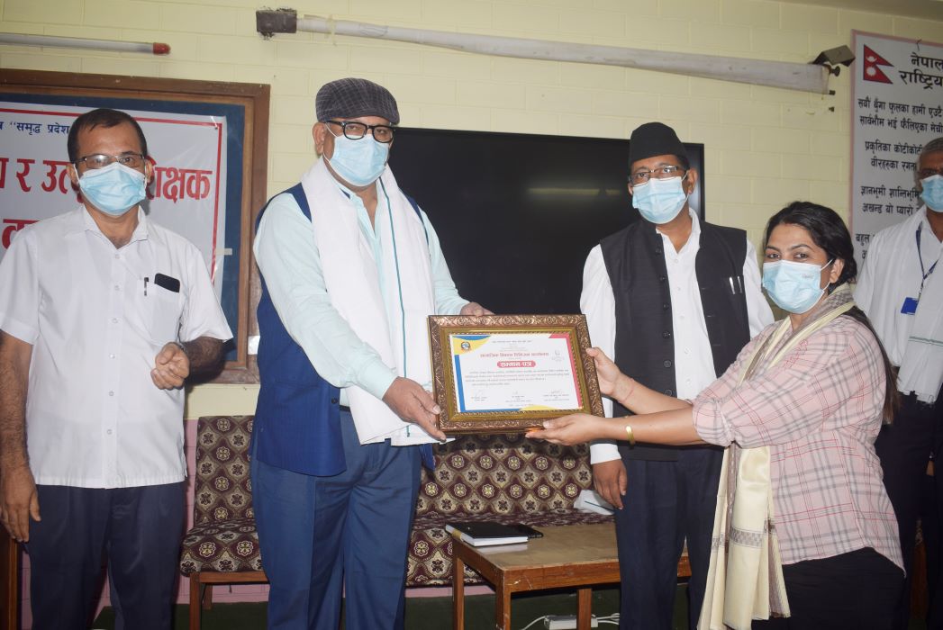 रुपन्देही र नवलपरासीका उत्कृष्ट विद्यालय तथा शिक्षक सम्मानित