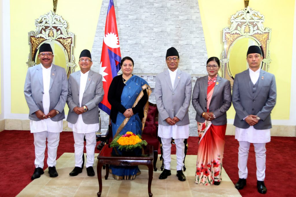 राष्ट्रपतिलाई आयोगले बुझायो निर्वाचन प्रतिवेदन