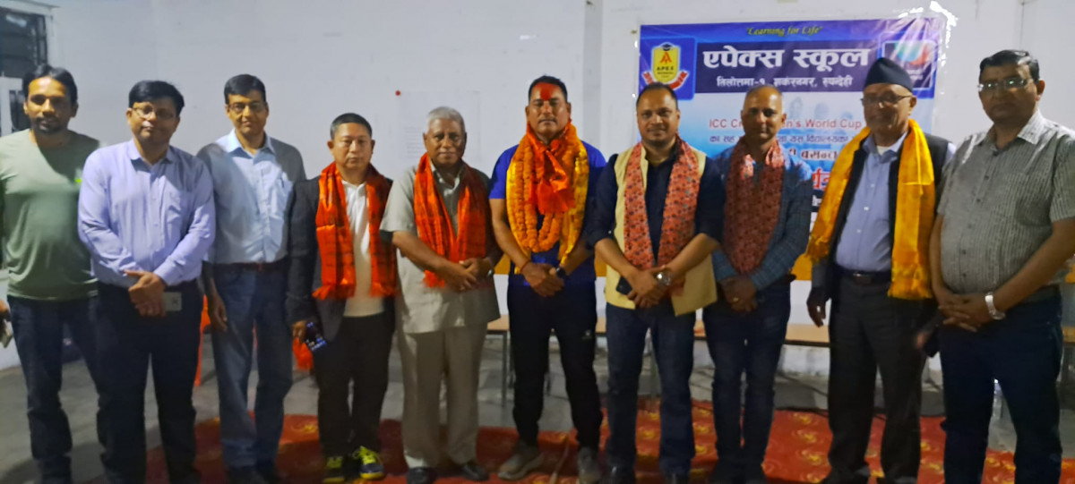एपेक्समा क्रिकेट प्रशिक्षक बसन्त शाही ठकुरीलाई सम्मान