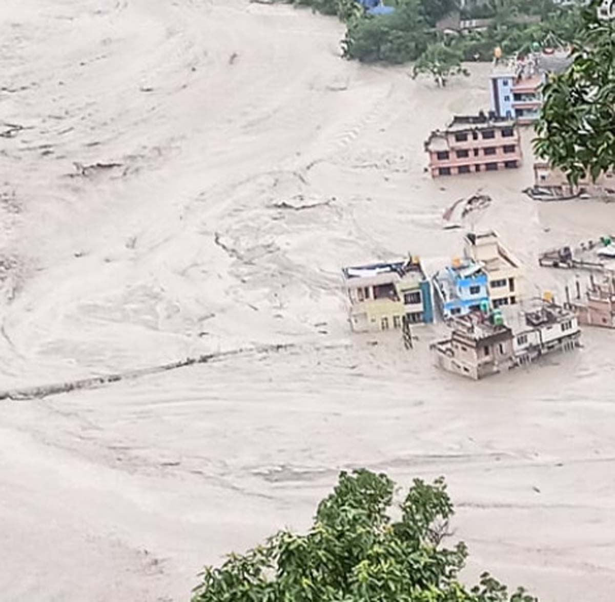 मेलम्ची पुनः थुनिएको आशंका, बजार क्षेत्र खाली गराइयो 