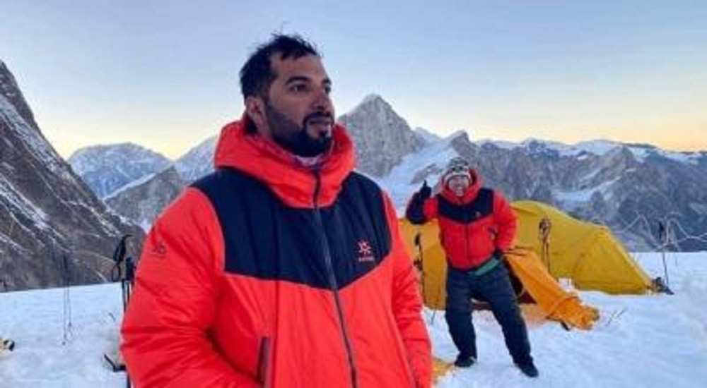 बहराइनी राजकुमारबाट सगरमाथा आरोहण
