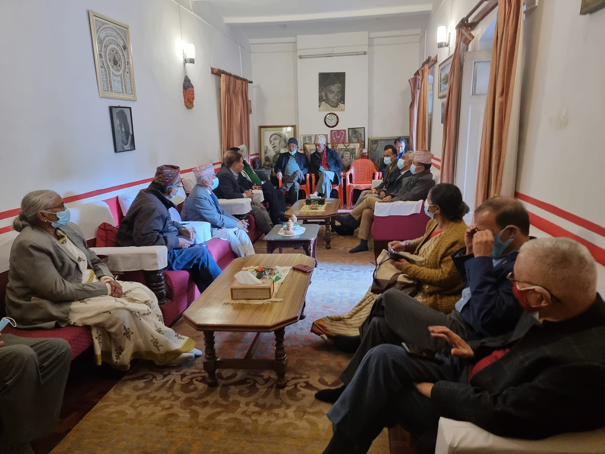 सभापतिको साझा उम्मेदवार चयन गर्न चाक्सीबारीमा पौडेल-कोइराला समूहको बैठक सुरु