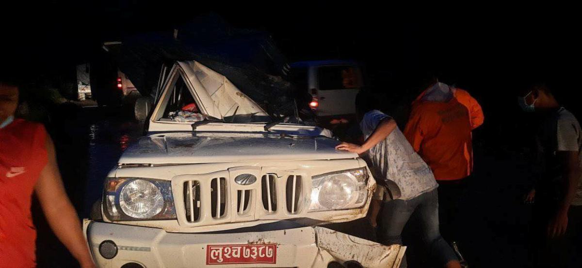 सिद्धबाबामा पहिरोले गाडी पुर्दा एक जनाको मृत्यु