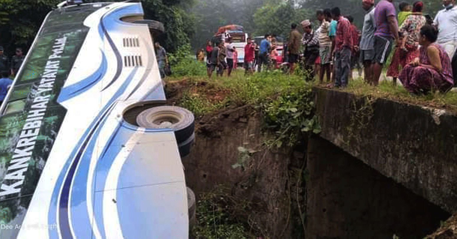 दाङमा रात्रिबस दुर्घटनाः २५ जनाभन्दा बढी यात्रु घाइते