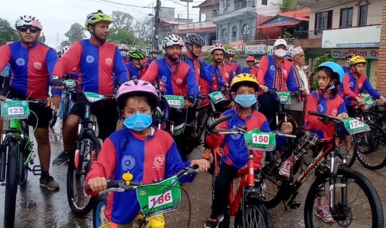 सैनामैनामा पर्यटन प्रवर्द्धन गर्न पुस्कर शाहसहित साइकलयात्रा