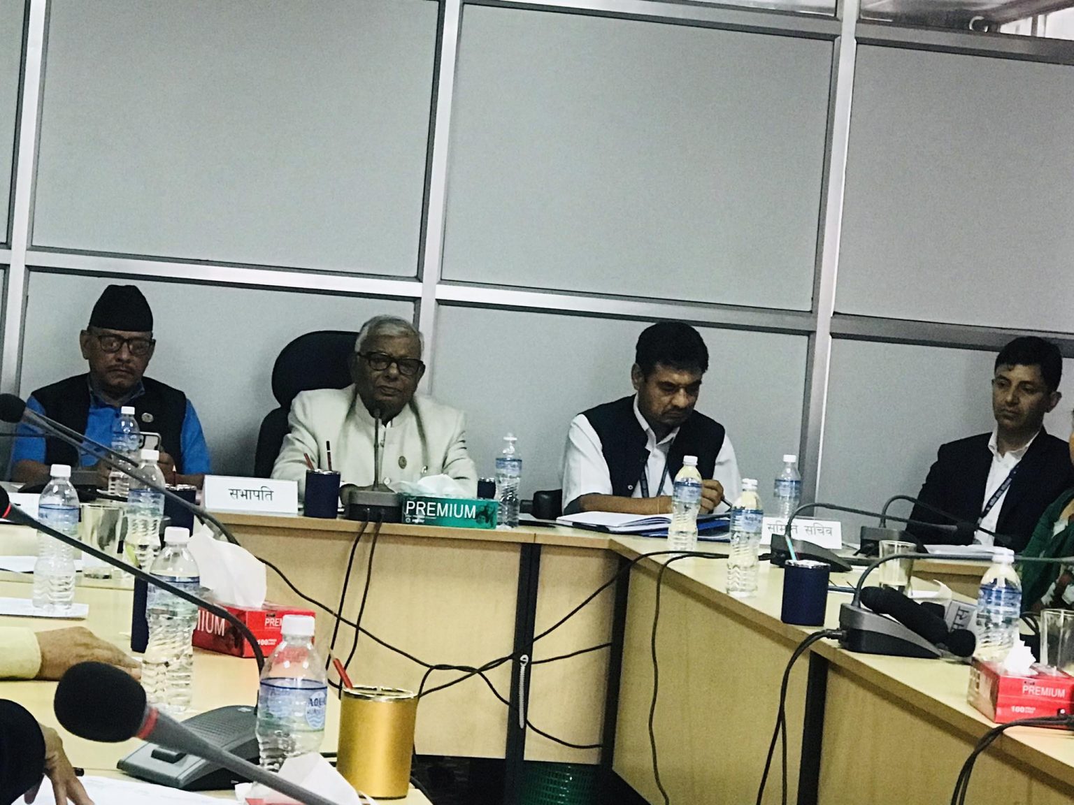 गरिब पहिचान गरि निश्चित अवधिसम्म राज्यबाट सेवा सुविधा दिनुपर्नेमा सांसदहरूको जोड