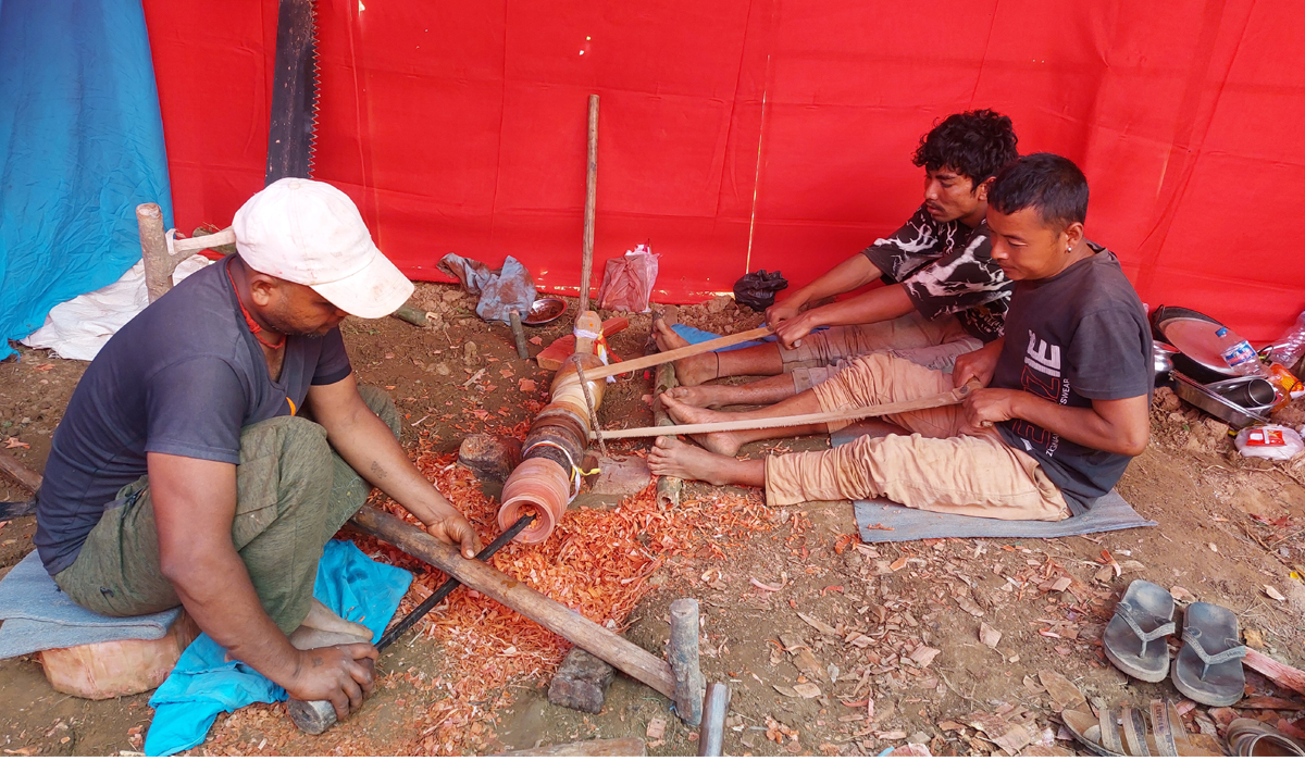 काठका भाँडा बनाउने चुँदारा समुदायको पेसा सङ्कटमा 