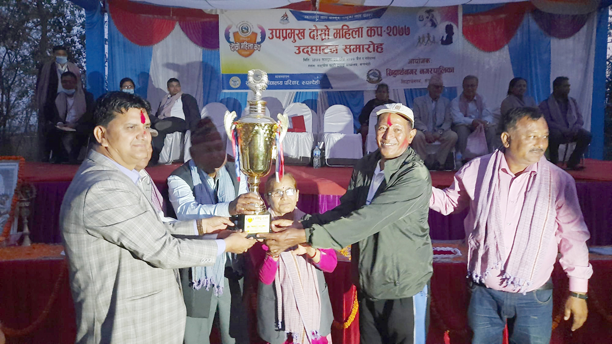 सिद्धार्थनगर उपप्रमुख महिला कपको उपाधि मनकामना र नालन्दालाई
