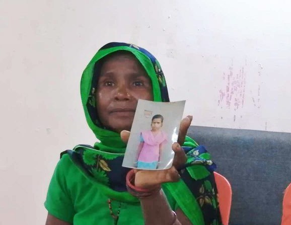 बेपत्ता छोरीको खोजी गरिदिन आमाबुवाको हारगुहार