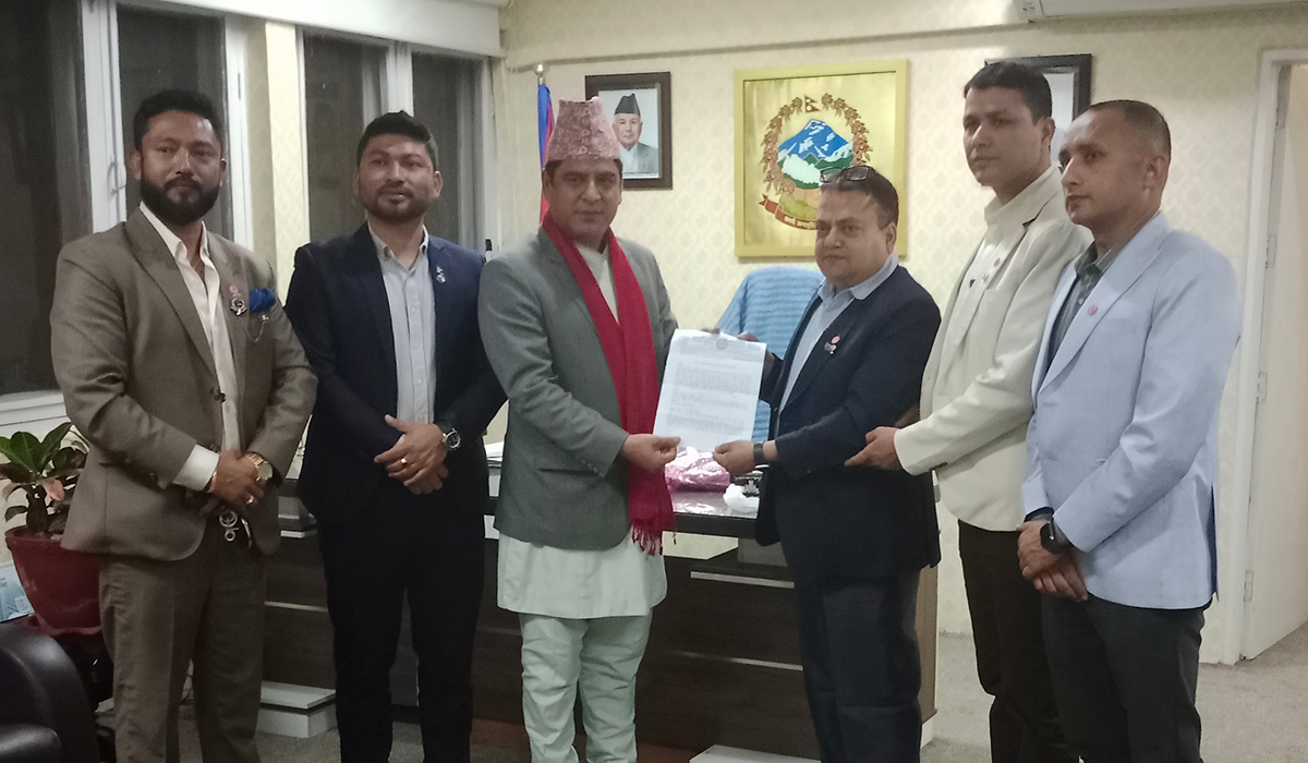 ढुवानी व्यवसायीका समस्या समाधानमा सकारात्मक छु: मन्त्री भण्डारी