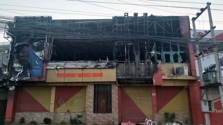 बुटवल मिलनचोकको दियालो फुडल्याण्डमा आगो लाग्यो
