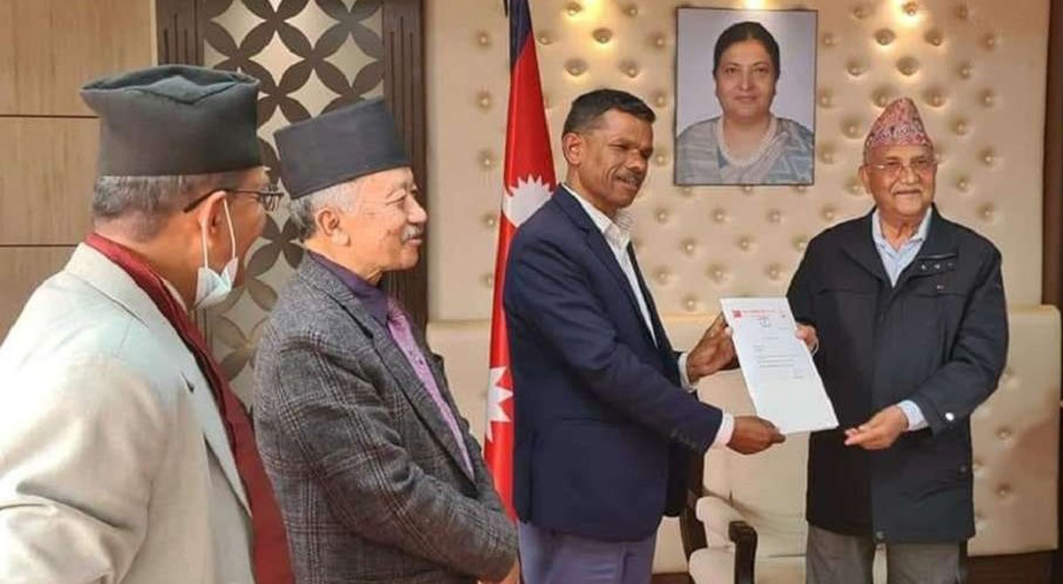 प्रधानमन्त्रीले देव गुरुङलाई प्रमुख सचेतकबाट हटाए, विशाल भट्टराइलाई जिम्मेवारी
