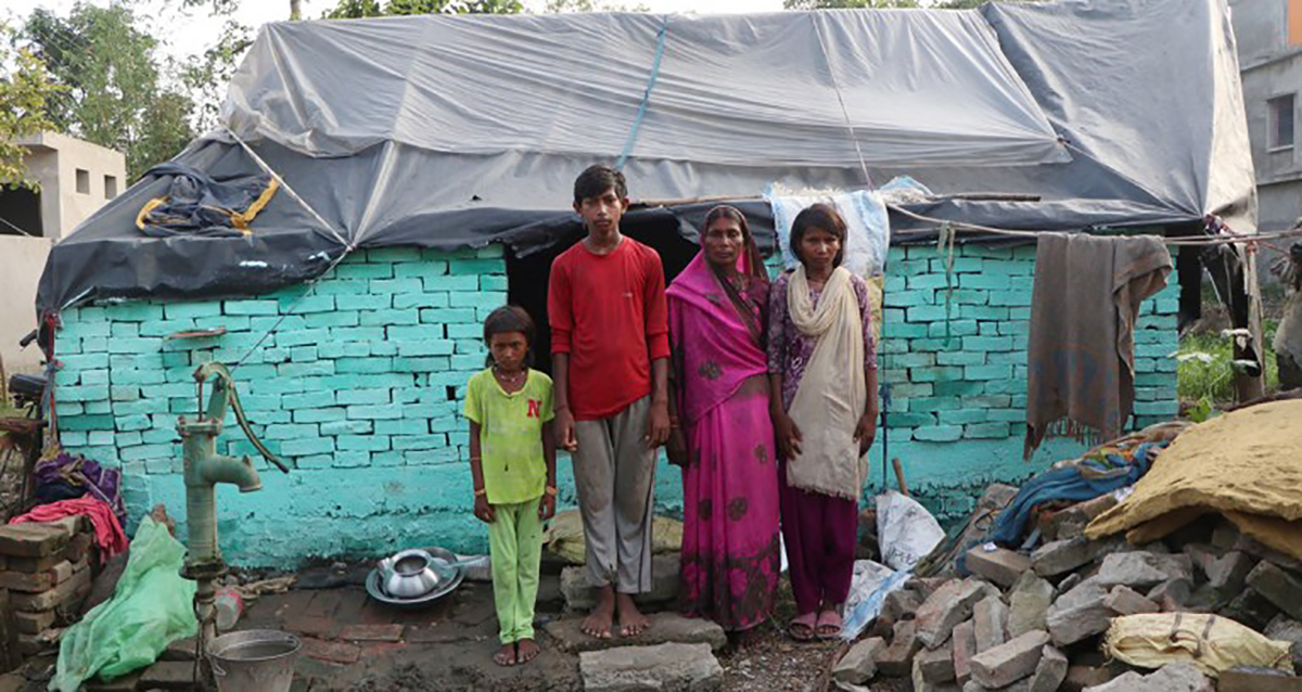 झाडापखालाबाट पति गुमाएकी दुखना भन्छिन्: टिकटका लागि २० रुपैयाँ नहुँदा अस्पताल लैजान पाइन