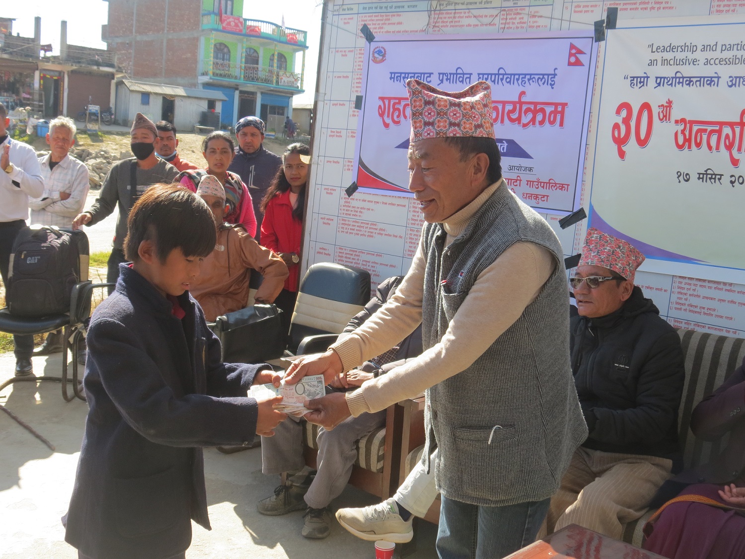६७ किसान नगद राहत, अपांगता भएका २८ जनालाई सहयोग