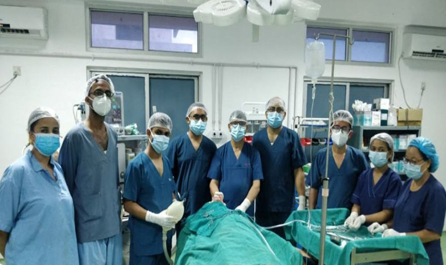 बुटवलको अस्पतालमा यसरी निकालियो घाँटीमा अड्किएको दाँत माझ्ने ब्रश (भिडियोसहित)