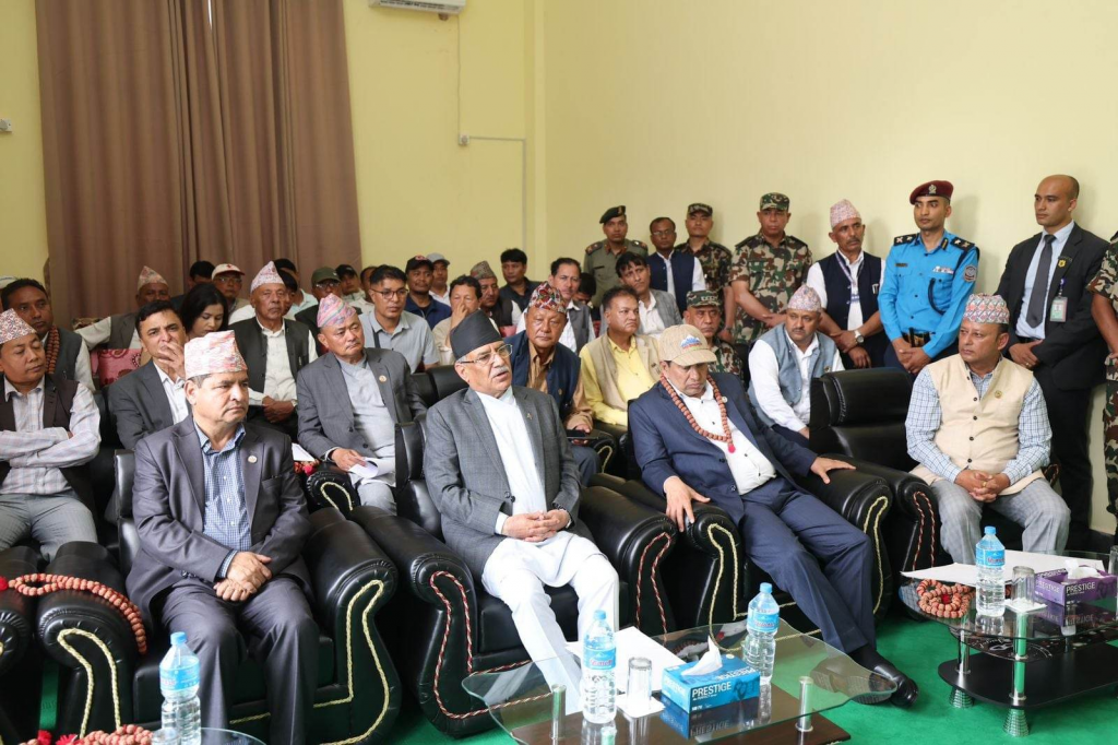 बाढी पहिरो प्रभावित क्षेत्रको अवलोकन गर्न प्रधानमन्त्री तुम्लिङ्टारमा