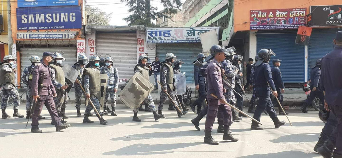 बन्दकर्ता र प्रहरी बिच जनकपुरमा झडप, पूर्वमन्त्री झा घाइते