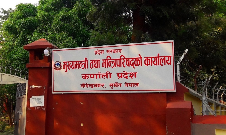 मुख्यमन्त्री कार्यालय अगाडि बादी समुदायको रात्रिकालीन धर्ना