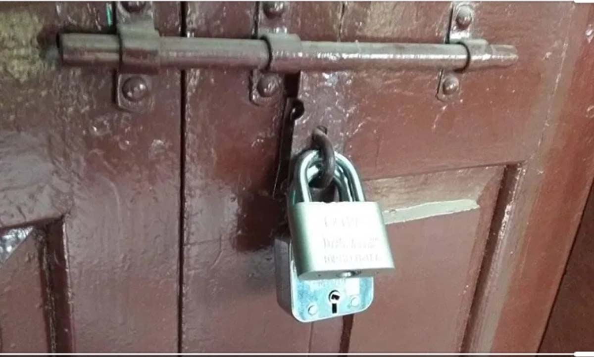 व्यापक अनियमिता भएपछि नगरपालिकामा तालाबन्दी