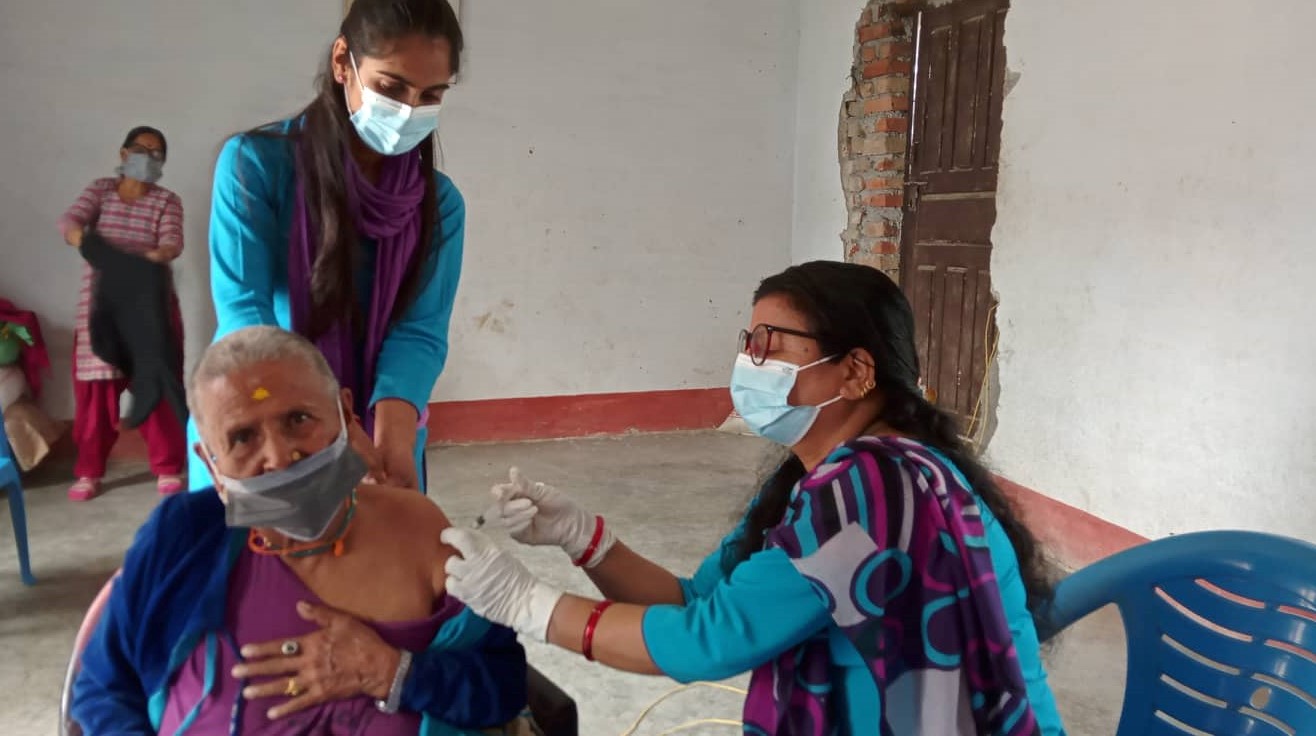 तीन हजार ज्येष्ठ नागरिकले लगाए भेरोसेल खोप