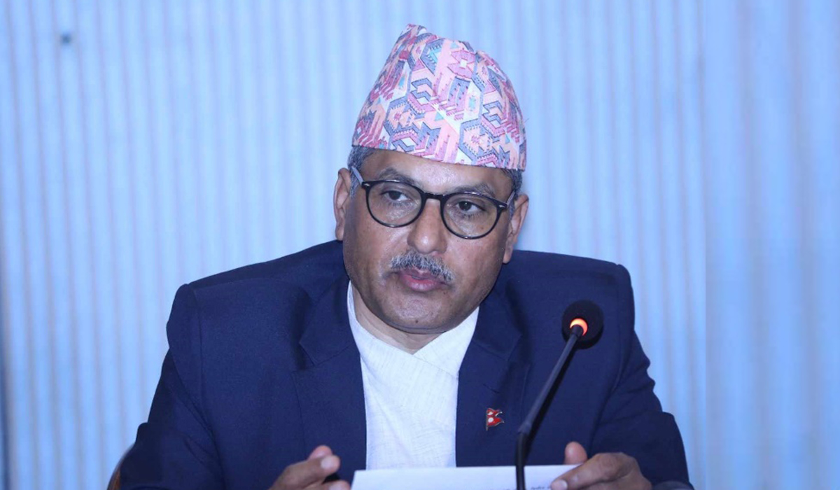 राष्ट्र बैंकले बैंकिङ क्षेत्र ढल्न दिँदैनः गभर्नर अधिकारी