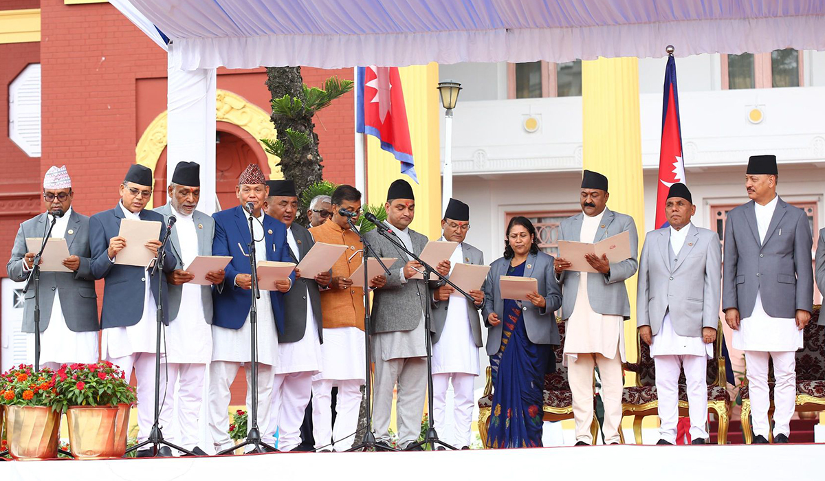 ओली नेतृत्वको २२ सदस्यीय मन्त्रिपरिषद्: नवनियुक्त मन्त्रीद्वारा शपथ
